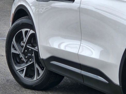 Used 2025 Lincoln Nautilus Premier w/ Equipment Group 102A image 16