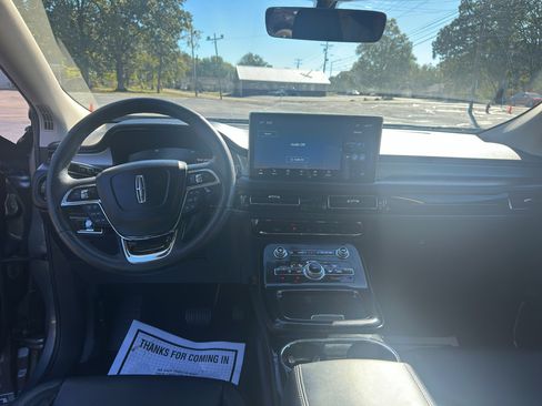 Used 2022 Lincoln Nautilus FWD w/ Premium Package image 12