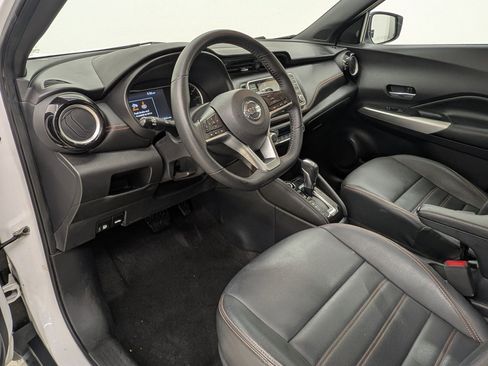 Used 2020 Nissan Kicks SR w/ SR Premium Package image 3