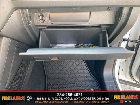 New 2024 Volkswagen Tiguan SE image 57