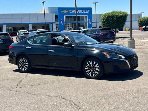 Used 2024 Nissan Altima 2.5 SV FWD image 7
