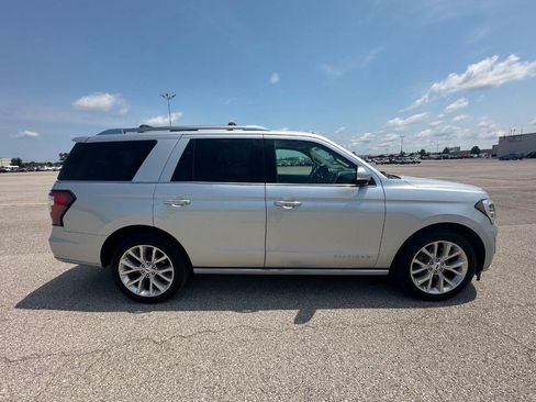 Used 2019 Ford Expedition Platinum AWD/4WD image 2