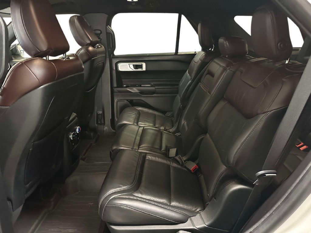 Used 2020 Ford Explorer Platinum w/ Premium Technology Package AWD/4WD image 19