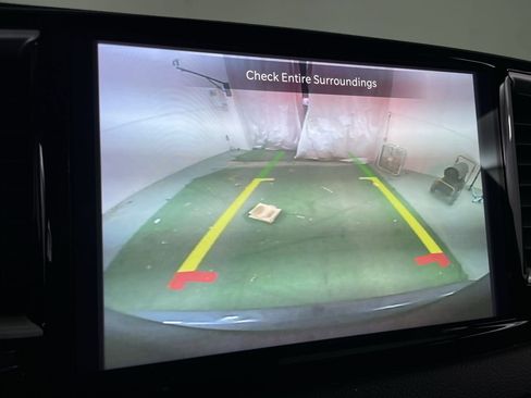 Used 2023 Chrysler Pacifica Touring-L image 16