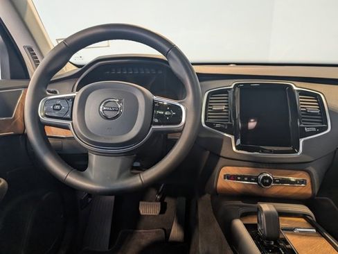 Used 2024 Volvo XC90 B6 Plus image 16
