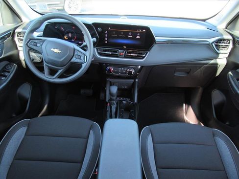 Used 2025 Chevrolet TrailBlazer LT w/ Driver Confidence Package image 11