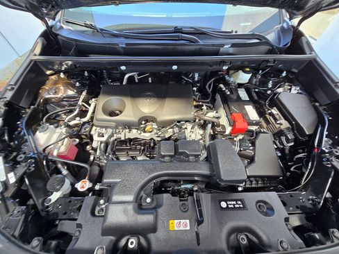 Used 2025 Toyota RAV4 XLE AWD/4WD image 25