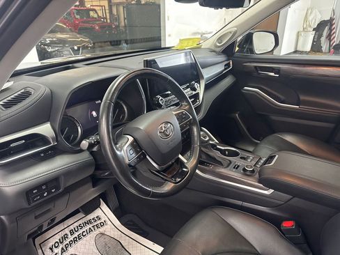 Used 2021 Toyota Highlander Platinum AWD/4WD image 8