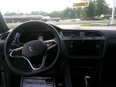 Used 2022 Volkswagen Tiguan SE R-Line image 20