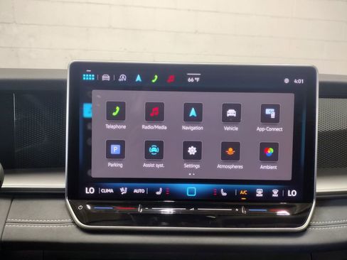 New 2025 Volkswagen Tiguan SE image 26