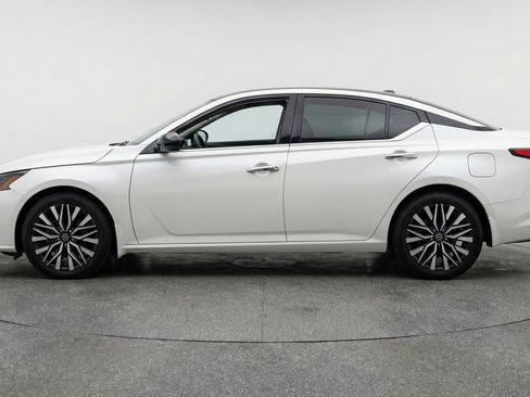 Used 2025 Nissan Altima 2.5 SV image 5