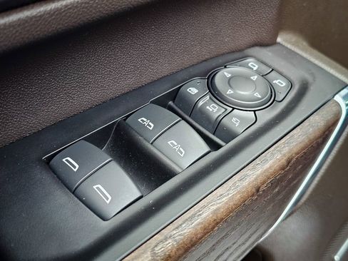 Certified 2022 GMC Sierra 3500 Denali image 16