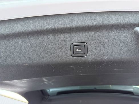 Used 2024 Chevrolet Suburban RST image 11