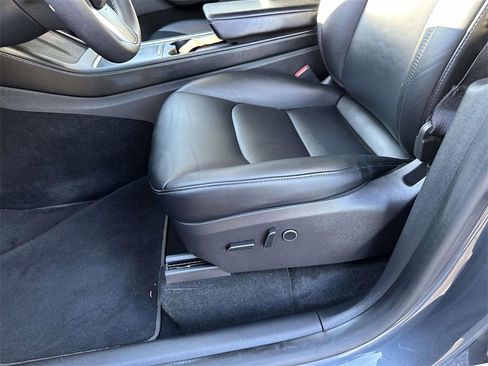 Used 2022 Tesla Model Y Long Range image 16