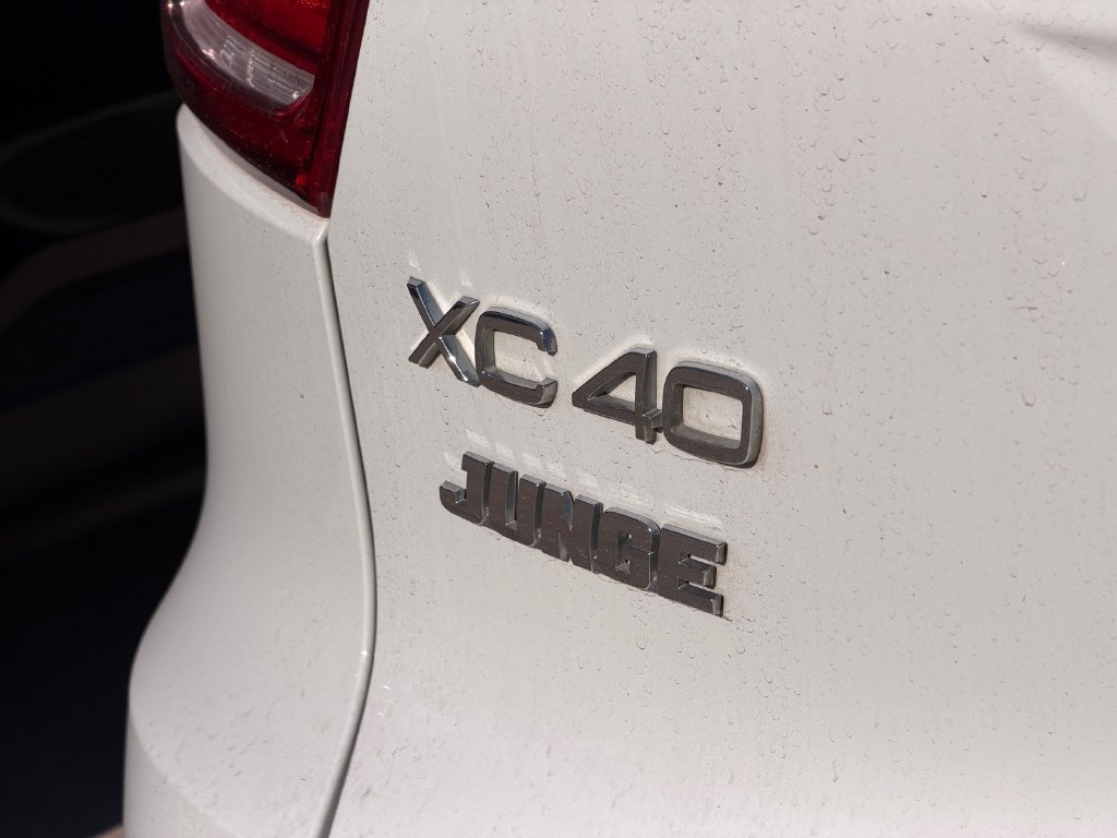 Used 2020 Volvo XC40 T5 Momentum w/ Protection Package Premier AWD/4WD image 12