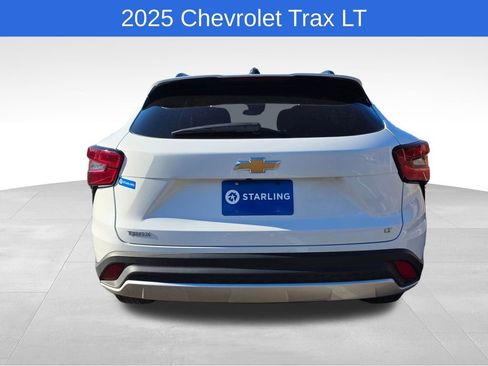 Certified 2025 Chevrolet Trax LT w/ LT Convenience Package image 8