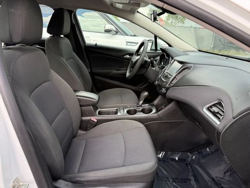 Used 2018 Chevrolet Cruze LT w/ Convenience Package FWD image 18