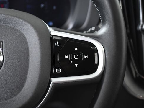 Used 2025 Volvo XC60 B5 Plus image 13