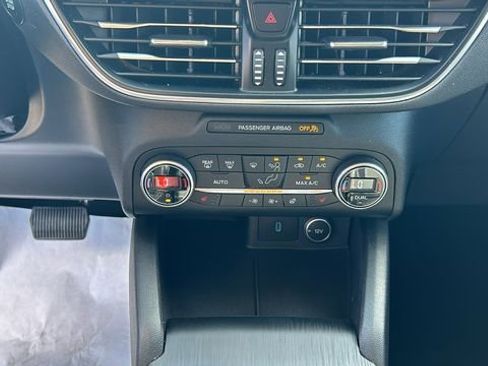 Certified 2020 Ford Escape Titanium AWD/4WD image 21
