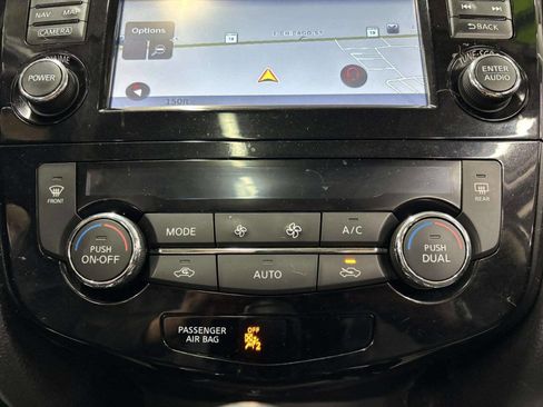 Used 2016 Nissan Rogue SL w/ SL Premium Package image 28