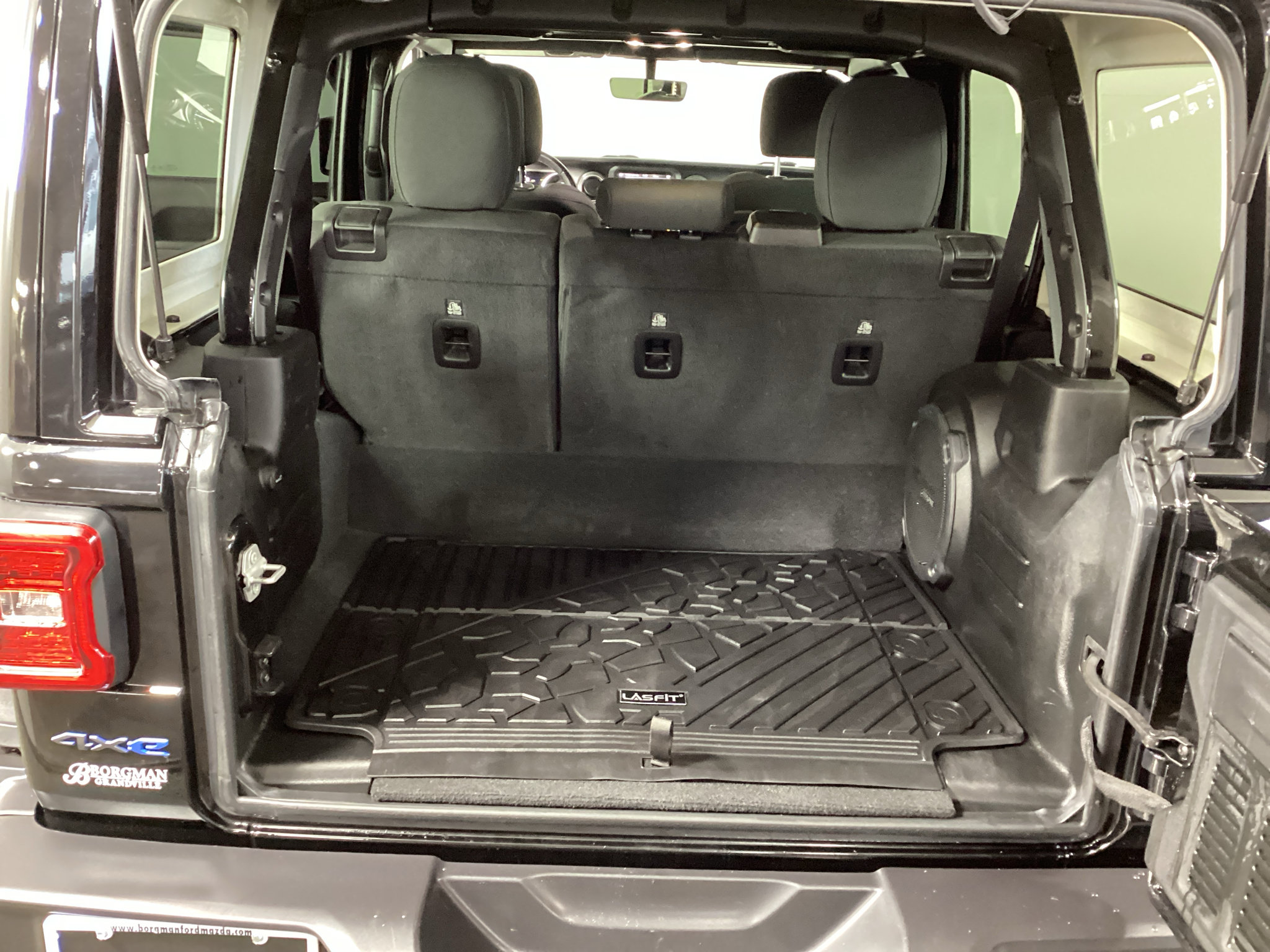 Used 2022 Jeep Wrangler Unlimited Rubicon 4xe w/ Cold Weather Group AWD/4WD image 28