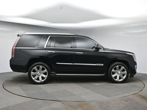 Used 2019 Cadillac Escalade Luxury image 6
