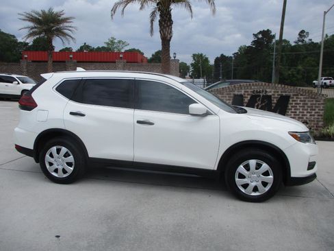 Used 2019 Nissan Rogue S image 3