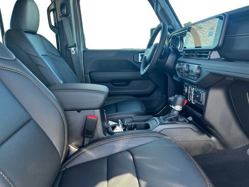 New 2026 Jeep Wrangler Unlimited Sahara AWD/4WD image 24