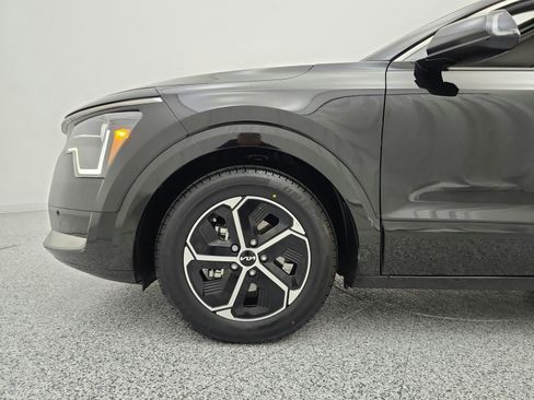 Used 2023 Kia Niro FWD image 26