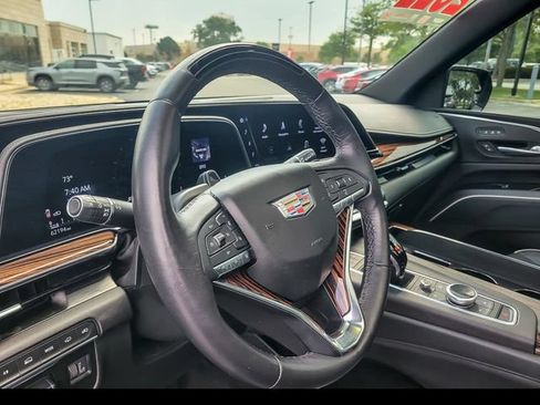 Certified 2022 Cadillac Escalade Premium Luxury w/ Performance Package AWD/4WD image 10