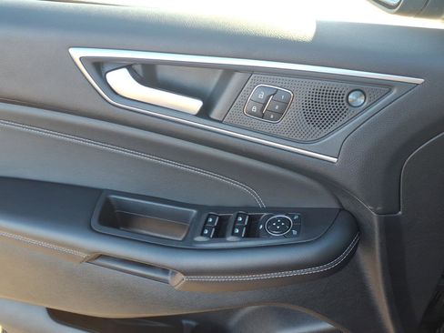 Used 2024 Ford Edge Titanium image 19