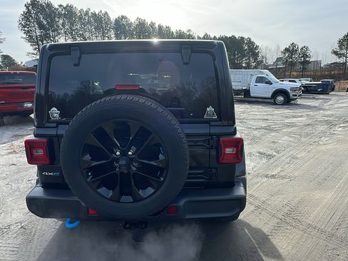 Used 2023 Jeep Wrangler Sahara w/ Cold Weather Group image 9