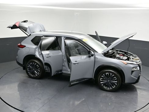 Certified 2025 Nissan Rogue Platinum w/ Tech Package image 33