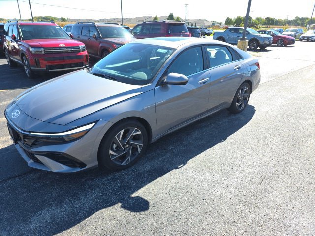 Certified 2025 Hyundai Elantra SEL w/ Cargo Package FWD image 1