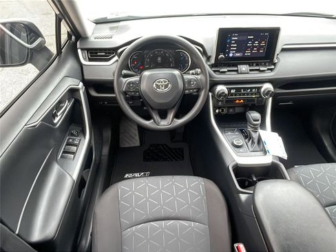 Used 2025 Toyota RAV4 XLE image 19