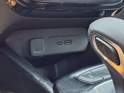 Used 2024 Chevrolet Trax LT w/ LT Convenience Package FWD image 13