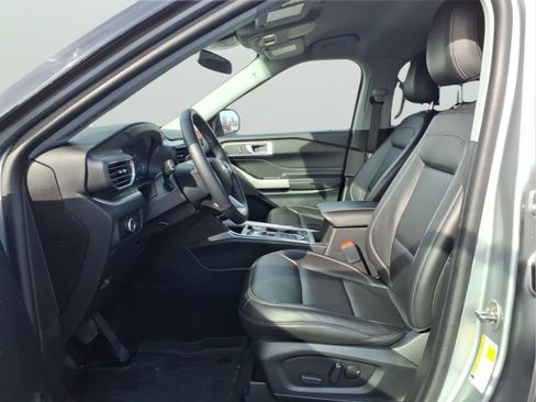 Used 2023 Ford Explorer XLT w/ Equipment Group 202A image 14