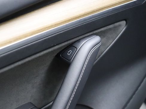 Used 2023 Tesla Model 3 Standard Range image 29