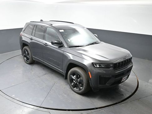 New 2026 Jeep Grand Cherokee Limited w/ Limited Altitude Package AWD/4WD image 31