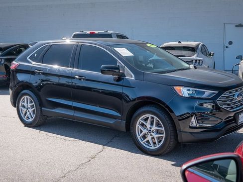 Used 2022 Ford Edge SEL w/ Convenience Package image 3