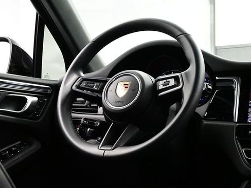 Certified 2025 Porsche Macan AWD/4WD image 21