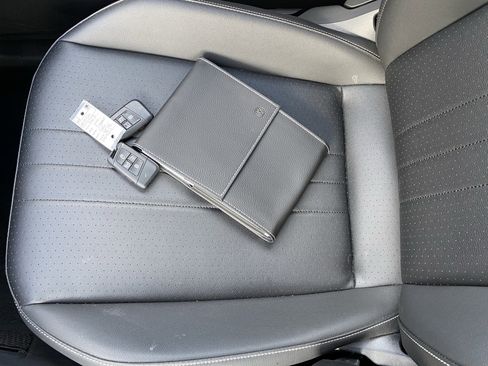 Certified 2023 Volkswagen Tiguan SE FWD image 9