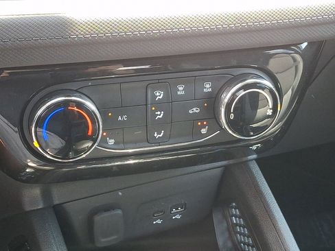 Used 2025 Chevrolet TrailBlazer LT w/ LT Cold Weather Package AWD/4WD image 15