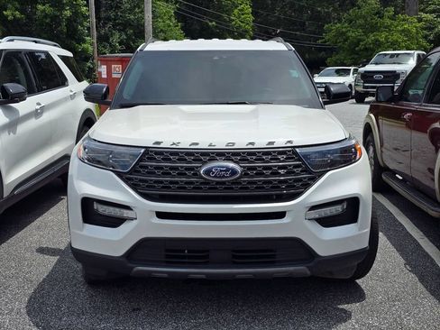 Used 2022 Ford Explorer XLT w/ Equipment Group 202A AWD/4WD image 3