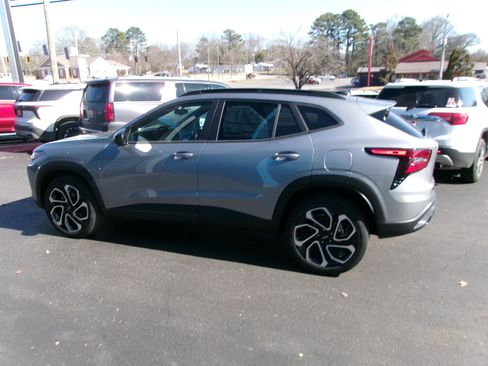 New 2026 Chevrolet Trax RS w/ Sunroof Package image 6
