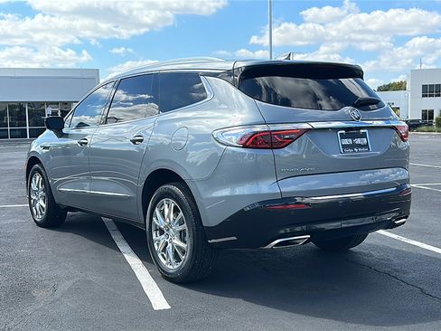 Used 2023 Buick Enclave Premium image 6