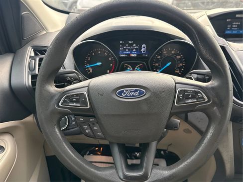 Used 2017 Ford Escape SE FWD image 17