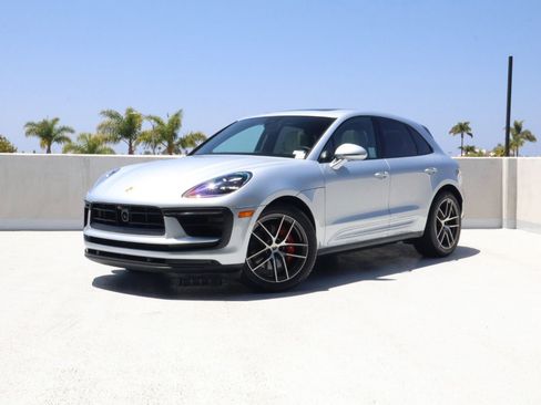 Certified 2026 Porsche Macan S AWD/4WD image 1