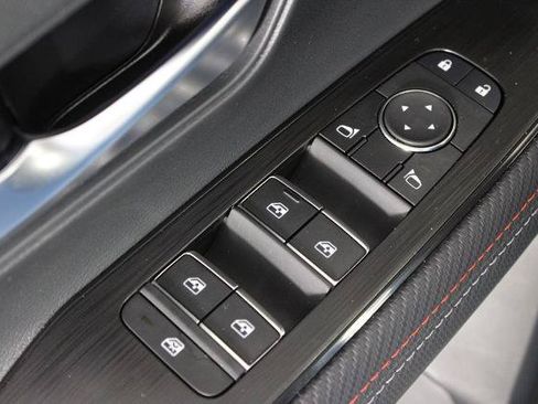 Certified 2025 Nissan Kicks SR FWD image 23