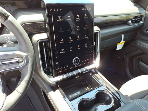 New 2026 GMC Yukon Elevation w/ Elevation Premium Package AWD/4WD image 16